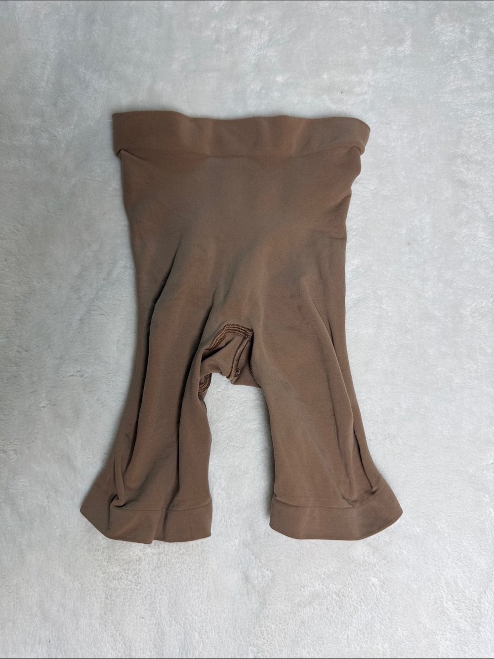 NWOT SKIMS Seamless Sculpt Mid Thigh Shorts - Size XXS/TTP/EECH - Brown/Clay